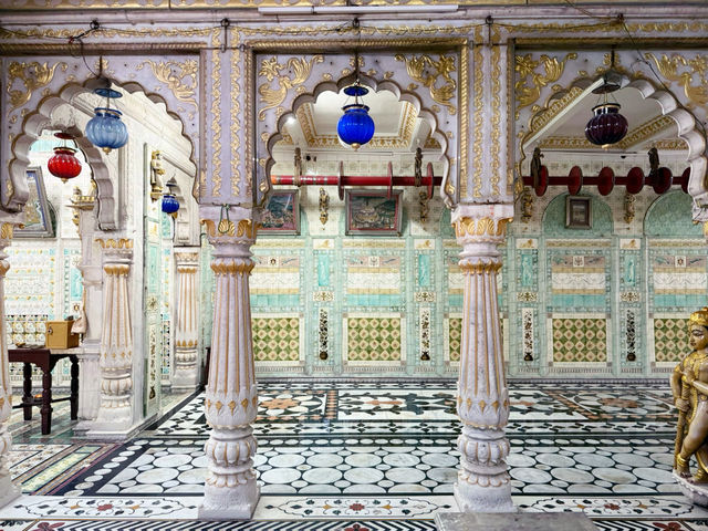 【インド・コルカタ Panchayati Temple】色彩と信仰が調和する地元民の祈りの場