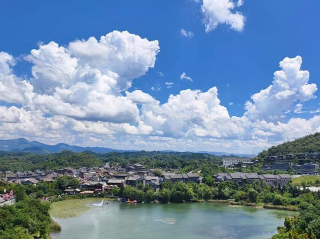 貴州之旅景點分享 青巖古鎮 博物館 觀山湖公園 青雲路步行街 甲秀樓 蔡家街夜市 