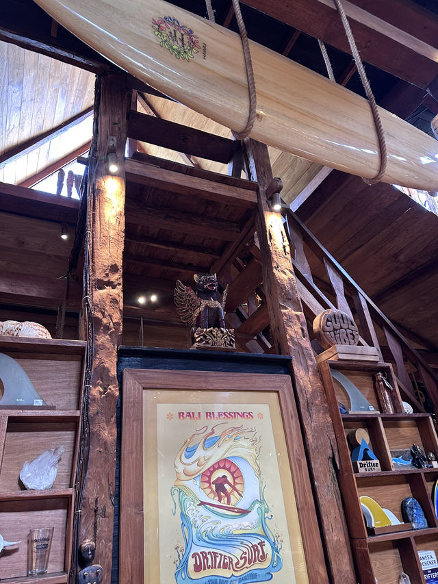 울루와뚜에서 서핑 후 쉬고 싶어서 들른 Drifter Cafe🏄‍♀️