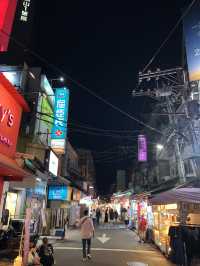 燈光閃閃五花十色的夜市❤️❤️❤️