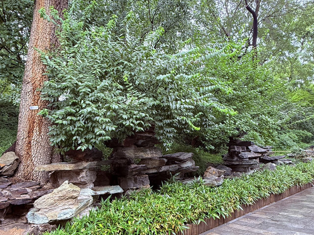 📍【北京 · 恭王府】 一日穿越王府時光，走進權傾一時的和珅宅邸。