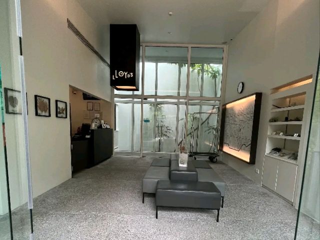 Minimalism, Light & Quiet Moments – A Hidden Gem Stay at Lloyd’s Inn Singapore
