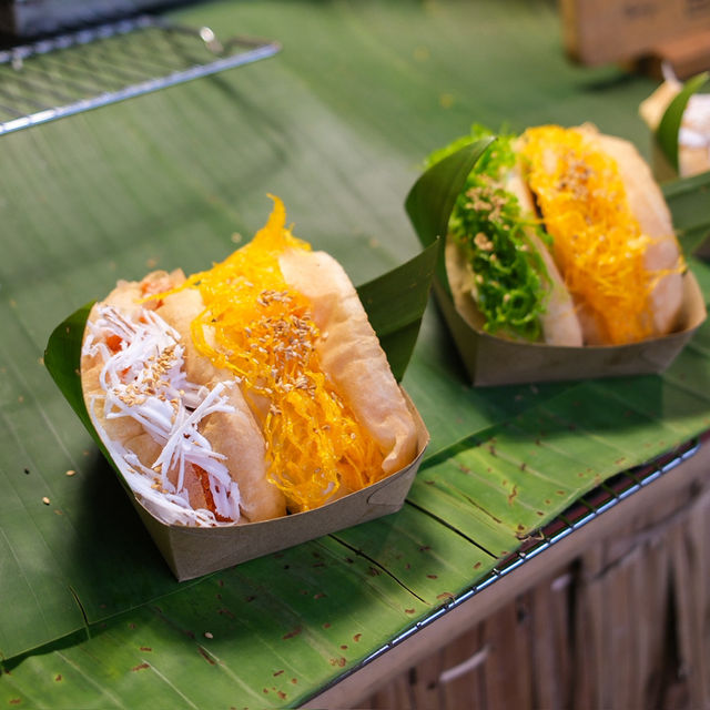 “โอ๊ะป่อย“ ตลาดริมน้ำสุดชิล อ.สวนผึ้ง จ.ราชบุรี 