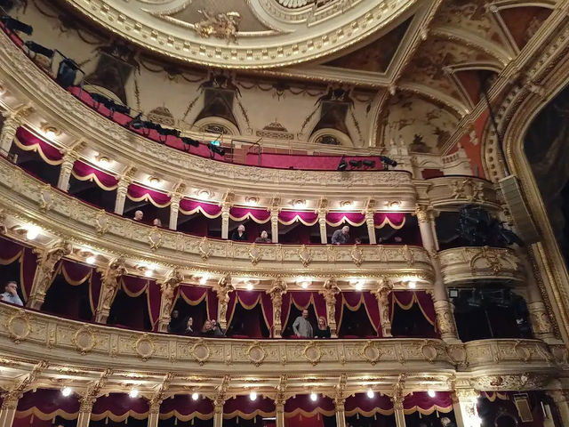 【宮殿のような劇場で芸術に浸る】スウォヴァツキ劇場🎭🏰