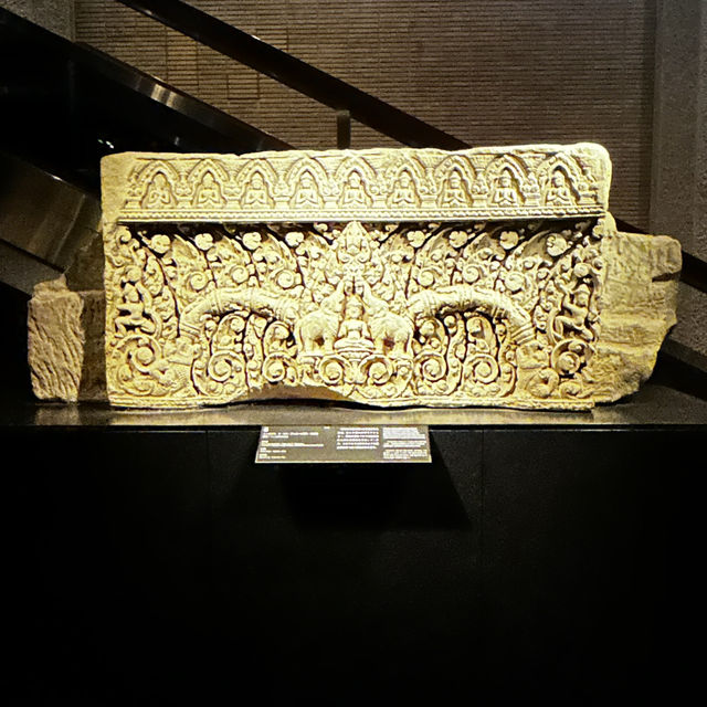 Divine Stone: A Solo Journey Through the Khmer Sculpture Gallery 🏛️