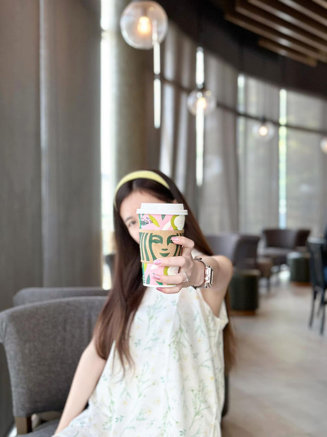 ไปสตาร์บัคส์ เน้นถ่ายรูปกันบ้างมั้ยคะ📸 ไปสตาร์บัคส์ เน้นถ่ายรูปกันบ้างมั้ยคะ📸