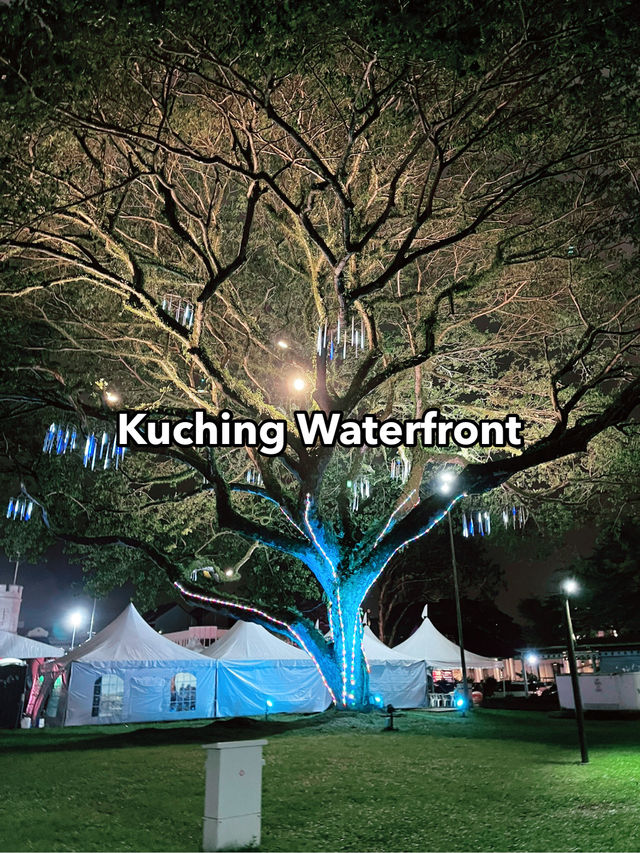 Kuching Waterfront: Scenic Spot in Sarawak Kuching Waterfront: Scenic Spot in Sarawak