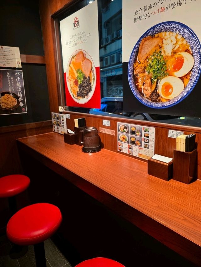 🍜濃厚湯底! 上環黑龍拉麵🍥