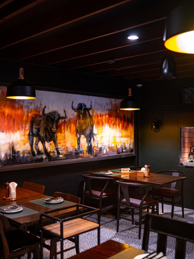 Four Dining grill and bar 🌲 Four Dining grill and bar 🌲