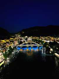 Chilling in Fenghuang Ancient Town🌸🌙