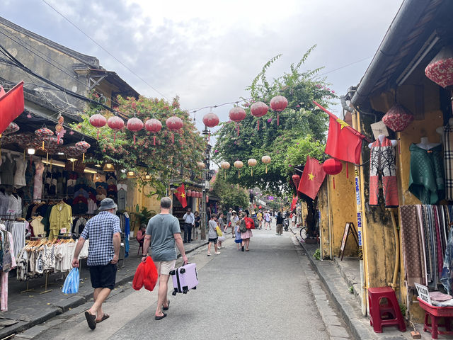 走進燈火斑斕的時光隧道|會安古鎮 🏮 🇻🇳 走進燈火斑斕的時光隧道|會安古鎮 🏮 🇻🇳