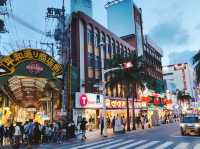 在沖繩市中心的掌紋中漫步，感受各個巷道的生機和脈動