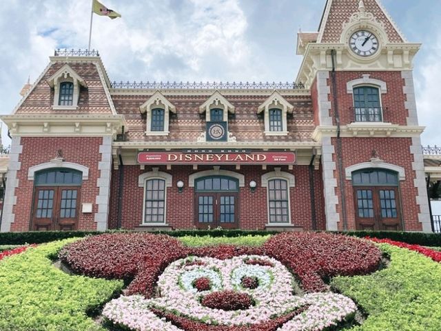✨ Where Dreams Sparkle Brighter — Hong Kong Disneyland