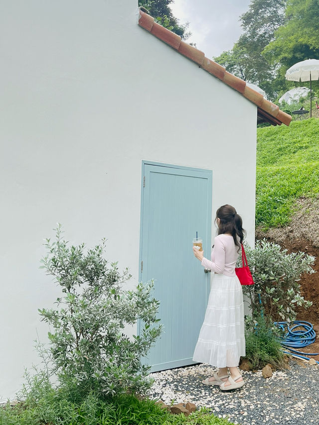 หลีกหนีความวุ่นวายในเมืองมาพักใจที่คาเฟ่มวกเหล็ก