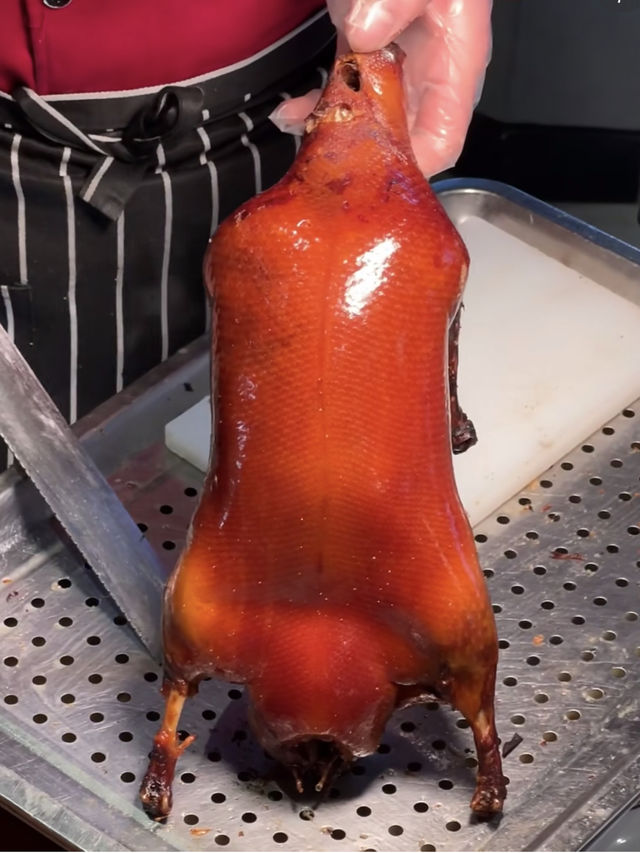 The Only Downside: It’s Beijing Exclusive — The Roast Duck Box Everyone’s Talking About 🦆✨