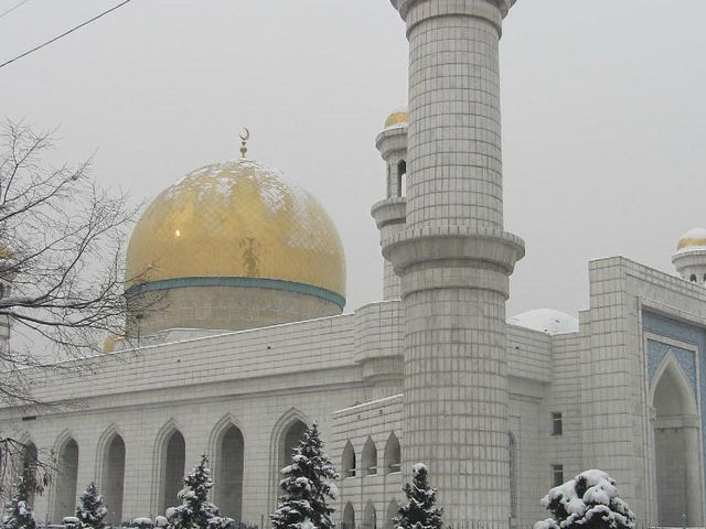 The Central Mosque of Almaty - Relaxed mosque!