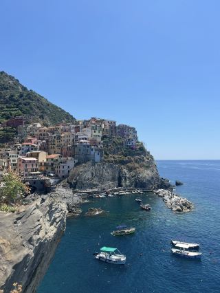 A hidden healing spot beneath the cliffs: Swimming at Manarola Coast