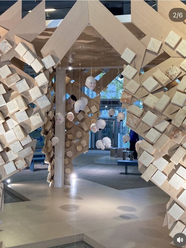 展覽館內藝術品味日常