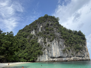 สัมผัสบรรยากาศทรอปิคอลในตัวเมืองกระบี่   