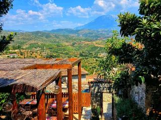 Berat Castle: The Local Rules That Make Your Visit More Meaningful 🏰🇦🇱#LocalRules 