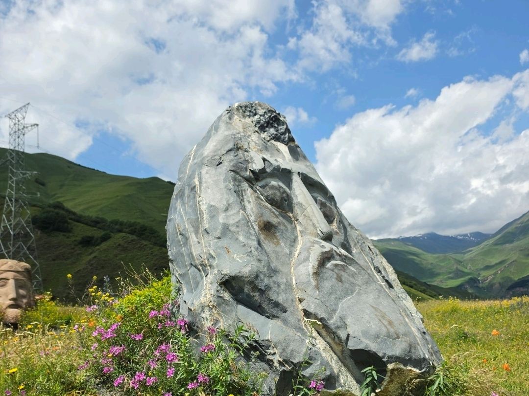 巨大な彫刻（Gigantic Sculptures）。 | Trip.com Sno