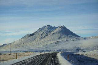 ​ [Iceland Road Trip] A 90-Kilometer White Dreamscape! Discovering Ultimate Mountain Beauty on a Silent Highway.