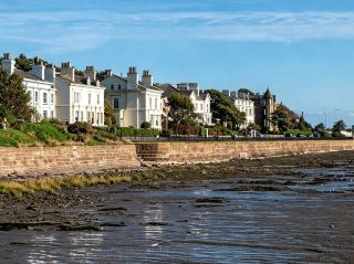 The Otterspool Promenade: A Picturesque Riverside Walk in Liverpool