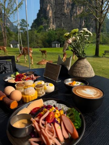 This might be the most beautiful place we've stayed in Yangshuo throughout our entire trip.