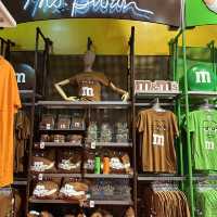 Shop your favorite 🍫 at M&M 