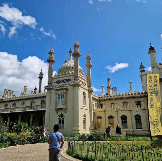 Exploring 🎨 Brighton Museum & Gallery! 🏛️