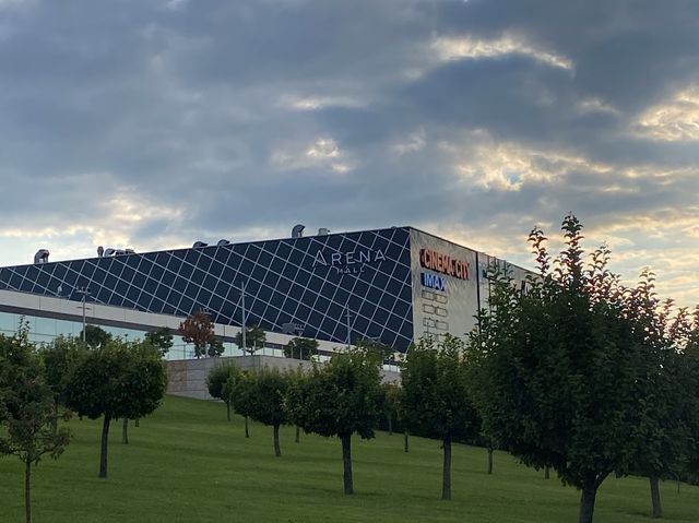 🇭🇺 Largest mall in Budapest 🛍️