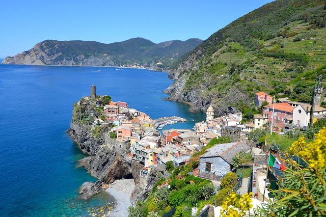 Coastal Charm in Cinque Terre 🌊🏰