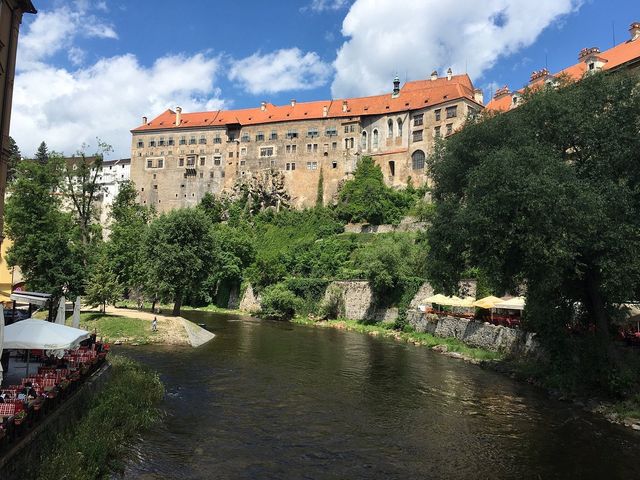 Enchanting Vibes of Cesky Krumlov 🏰🇨🇿