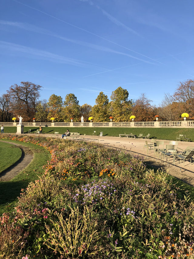 Paris | Enjoy the autumn vibe of Luxembourg Gardens like Parisian