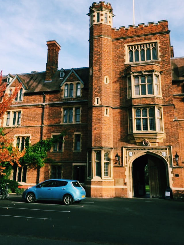 Cambridge College Tour: A Walk Through History & Prestige 🎓🏛️