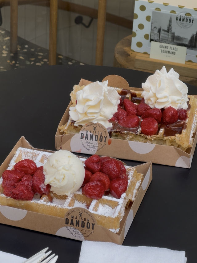 Berries, Chocolate… and Waffle Thirst Traps