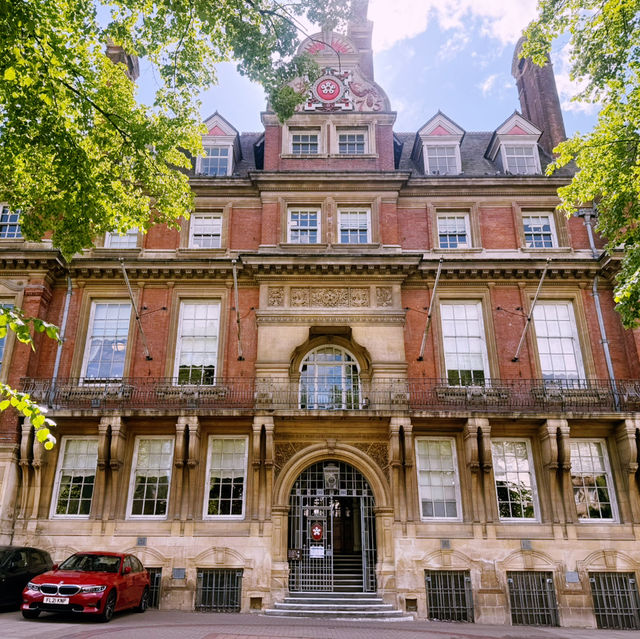 🚆✨ Day Trip from Manchester to Leicester: A Cultural & Historic Stroll with a Splash ⛲