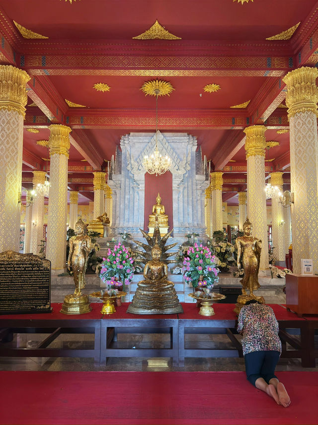 Stunning temple in Phrachuap Khiri Khan