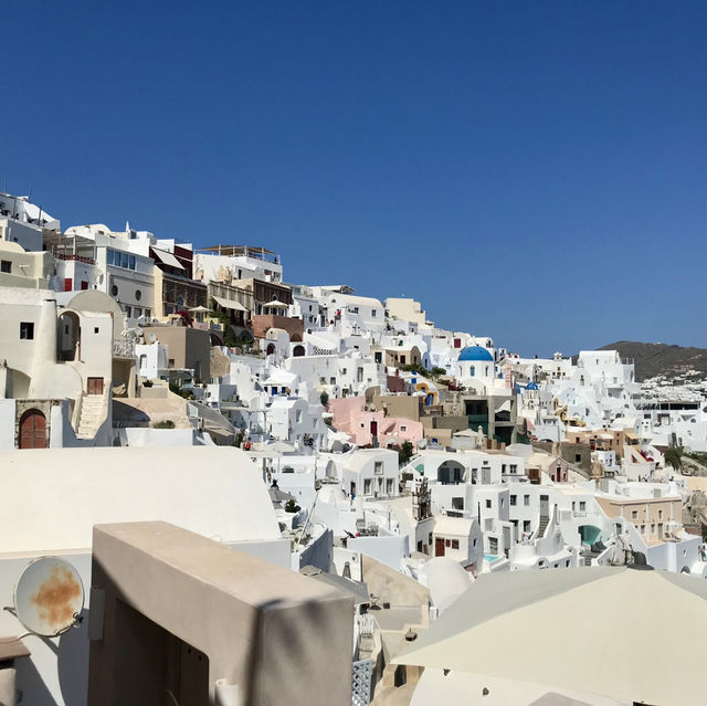 Greece🇬🇷Santorini: A Timeless Escape in Blue and White💙🤍