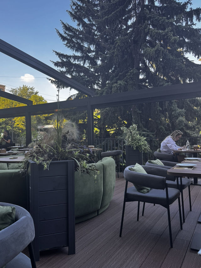 The secret restaurant in Moscow where you can eat all day less then 100$