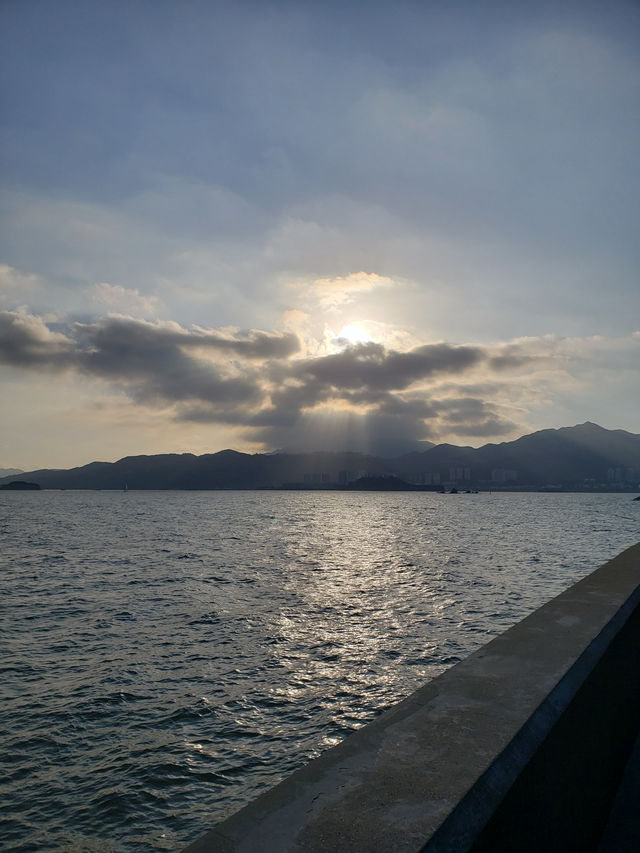 Hong Kong | A Magical Departure from the Pier