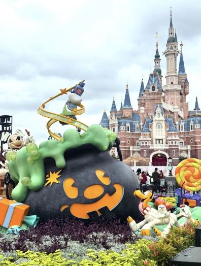 
Hey there, friends! 👋 
Shanghai Disneyland is the largest in Asia and the newest of all Disney parks. 🏰✨ It’s home to the tallest castle in the world and exclusive attractions you won't find anywhere else. Let's go! 🇨🇳 
 
🏰 What it is: Shanghai Disney Resort opened in 2016. It’s located in the Pudong district, about 30 minutes from the city center. 🚇 It is the largest Disneyland in Asia and the second largest in the world after Orlando. The park blends classic attractions with Chinese elements like gardens, pagodas, and local cuisine. 🌸
 
🚇 Getting there: Take Metro Line 11 to the Disney Resort station. It’s about 40–50 minutes from the center. 🚉 
 
🌟 Top Attractions
 
🏰 Enchanted Storybook Castle: The tallest Disney castle in the world (60 meters). Inside, you’ll find a restaurant and the "Royal Banquet Hall." 🌟
 
🚀 TRON Lightcycle Power Run: A Shanghai exclusive. Glowing lightcycles, high speed, and neon. One of the best Disney rides in the world. 🏍️
 
🏴‍☠️ Pirates of the Caribbean: Battle for the Sunken Treasure: The best version of this attraction. Amazing technology, effects, and scale. 🏴‍☠️
 
🐉 Voyage to the Crystal Grotto: A boat journey through Chinese legends. 🐉
 
🎢 Seven Dwarfs Mine Train: A family classic. 🎢
 
🌍 Soaring Over the Horizon: A breathtaking flight over the world. 🪂 
 
🎆 Shows and Parades
 
🌙 Ignite the Dream: A night show with projections on the castle, fireworks, and music. One of the best in the Disney world. 🎆
 
🎠 Parade: A character parade during the day. 🎠
 
🐭 Character Meet-ups: Meet Mickey, Minnie, Donald, Goofy, as well as Mulan and others. 📸 
 
🍽️ What to Eat
· Peking Duck 🦆 — available in the park!
· Dim Sum 🥟 — authentic Chinese style
· Mickey Ice Cream 🍦 — a classic
· Rice dishes 🍚 — local favorites
· Cafes and restaurants — ranging from quick service to fine dining 
 
💡 Pro Tips
· Tickets: from 475 yuan (weekdays) to 719 yuan (weekends). Book online! 🎫
· Time: At least 1 day, but 2 days is better ⏰
· Queues: Huge. Get the Disney Premier Access (paid FastPass) 🎟️
· App: Download the Shanghai Disney Resort app for maps, wait times, and bookings 🗺️
· Food: You can bring your own water and snacks 🍱
· Season: Spring and autumn are the most comfortable. Summer is hot and crowded ☀️
· Morning: Arrive at opening (8:00 AM) to avoid the longest lines ⏰ 
 
👎 Cons
· Crowds 👥 — 50,000+ people a day
· Queues ⏰ — up to 2–3 hours for top attractions
· Prices 💸 — food and souvenirs are expensive
· Heat 🥵 — tough in the summer
· Distance 🚇 — 40–50 minutes from the city center 
 
Give it a ❤️ and subscribe — more parks are coming your way! 🌏✈️