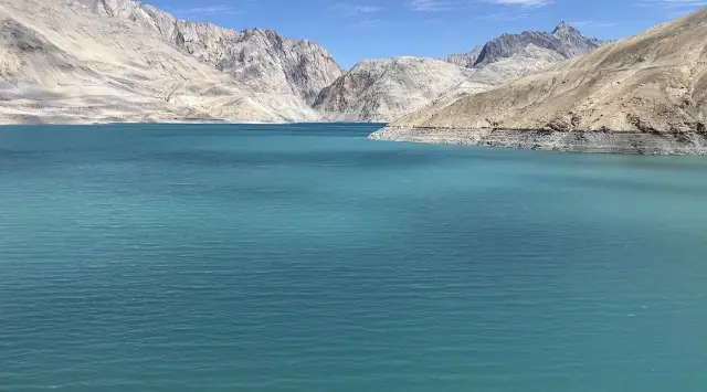 新疆｜賽事裡木湖還藍的湖
