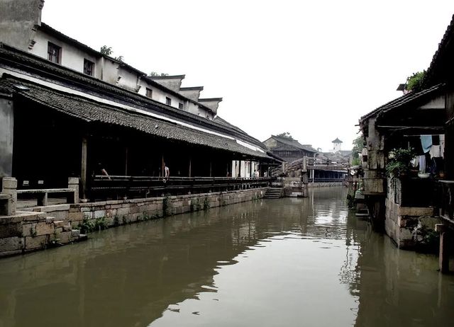 浙江一座古鎮，至今完好地保存著宏大的明清古建築群，國內罕見