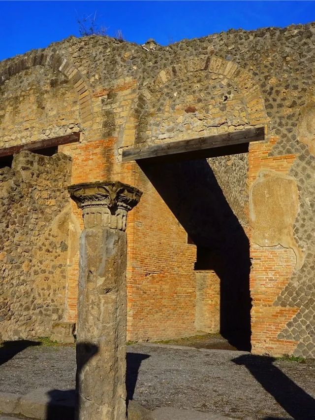 Pompeii: A Journey Back in Time through the Echoes of History 🌋