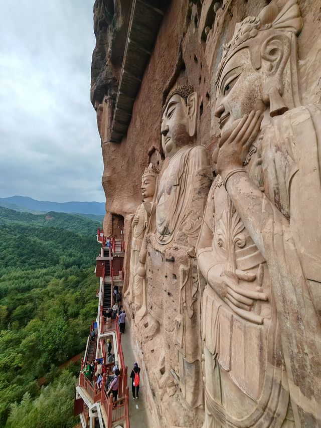 甘肅天水麥積山石窟藝術瑰寶