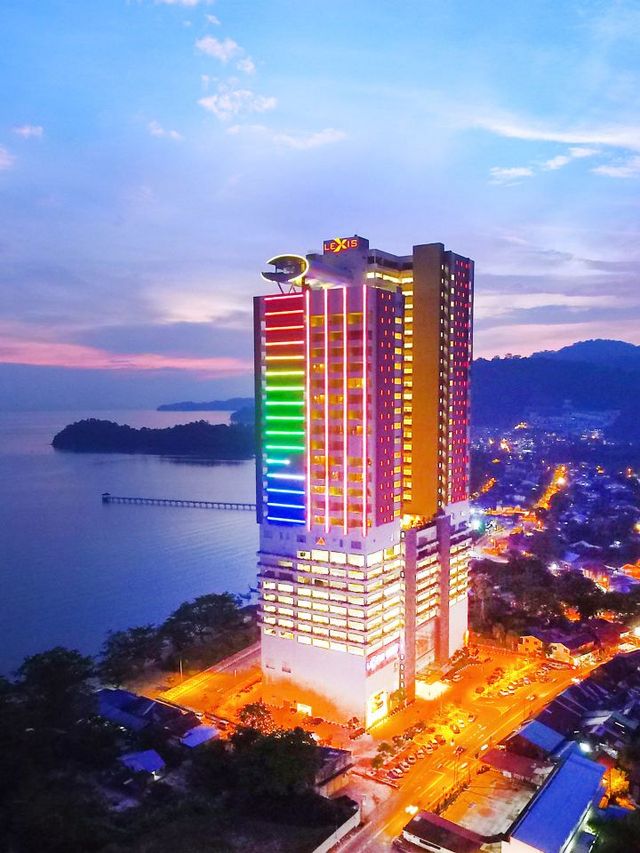 🌟 Penang's Luxe Retreat: Lexis Suites Spotlight 🌊
