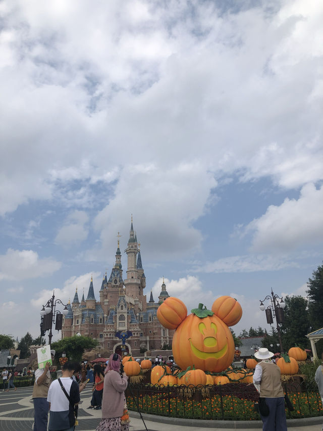 Halloween at Shanghai Disneyland 🎃