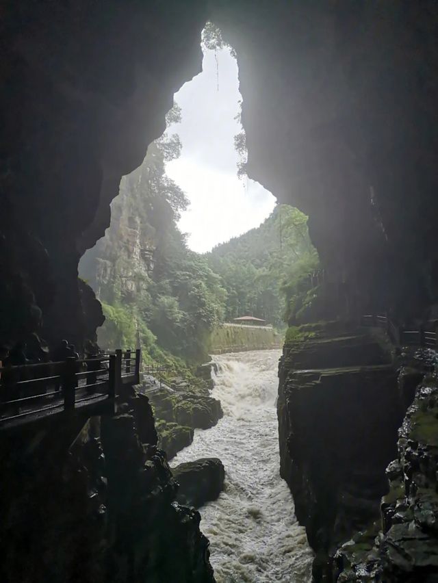 探訪恩施利川騰龍洞，神秘地下宮殿等你來！