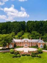 🍇🏨 Charlottesville's Finest: Albemarle Estate Unveiled 🌟
